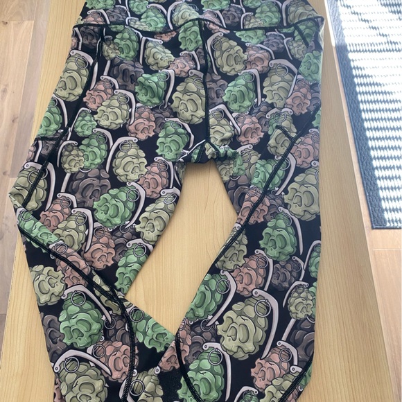 Feed Me Fight Me Leggings - Picture 4 of 4